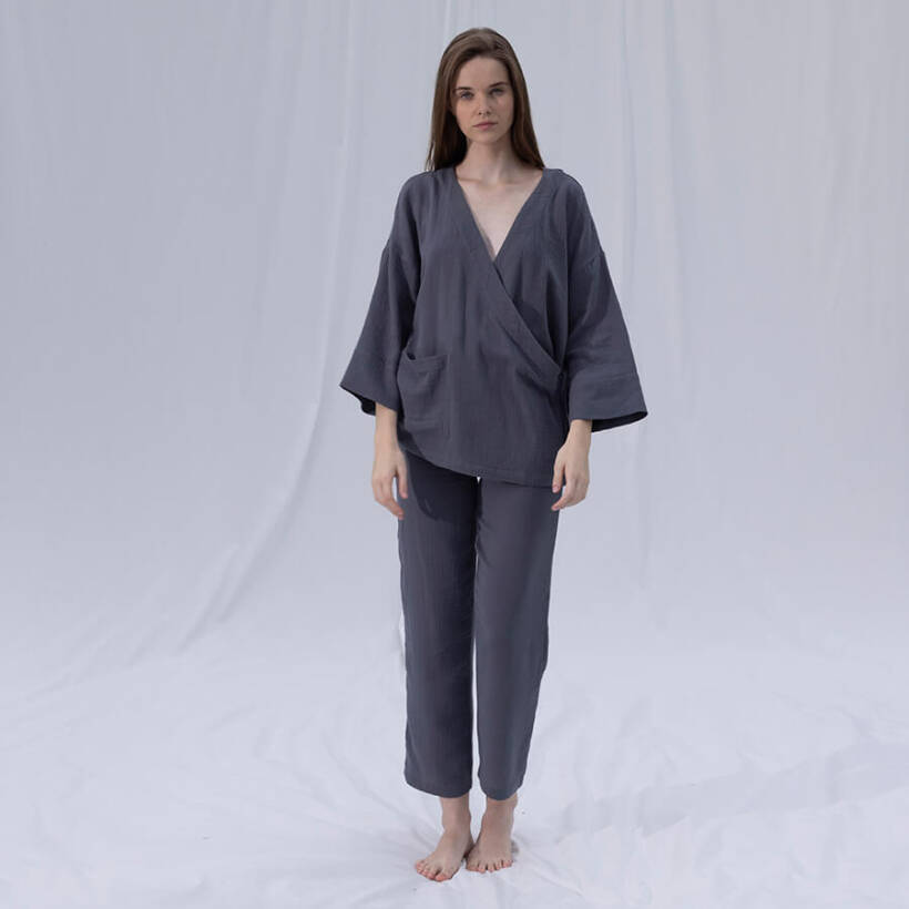 Penelope by Serli Keçoğlu Müslin Kruvaze Kimono Kısa Koyu Gri S-M